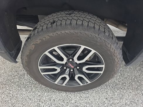 Used 2025 GMC Sierra 1500 AT4 w/ AT4 Premium Package AWD/4WD image 14