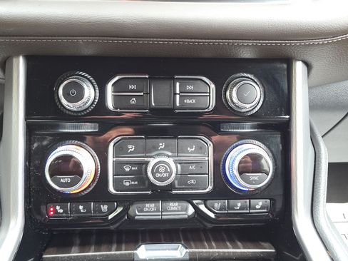 Used 2022 GMC Yukon XL Denali AWD/4WD image 19