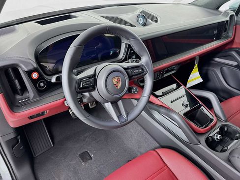 New 2026 Porsche Cayenne GTS image 4