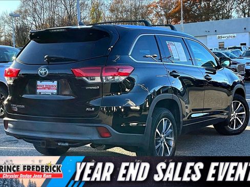 Used 2017 Toyota Highlander XLE image 11