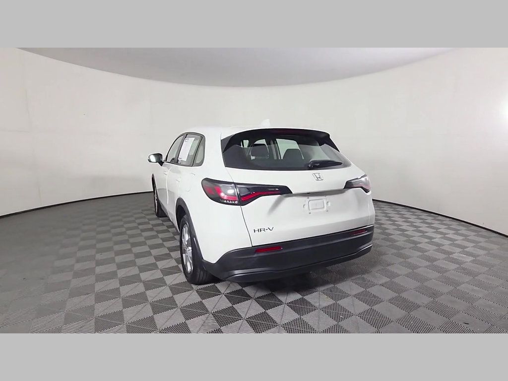 Used 2023 Honda HR-V LX image 9