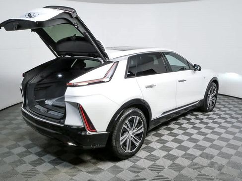 Certified 2025 Cadillac Lyriq Luxury w/ LPO, Floor Liner Package AWD/4WD image 25