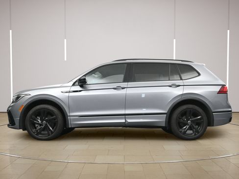 Used 2024 Volkswagen Tiguan SE R-Line FWD image 30