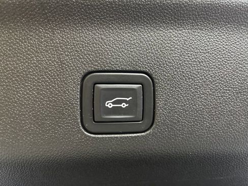 Used 2021 Chevrolet Tahoe RST image 13