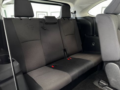 Used 2024 Toyota Highlander LE image 39