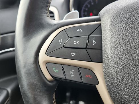 Used 2016 Jeep Grand Cherokee Limited image 38