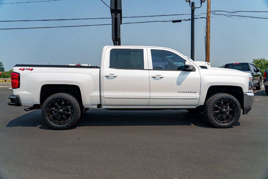 Used 2018 Chevrolet Silverado 1500 LT w/ LT Eassist Package AWD/4WD image 8