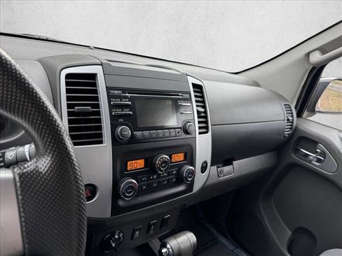 Used 2013 Nissan Frontier SV w/ SV Value Truck Pkg AWD/4WD image 12