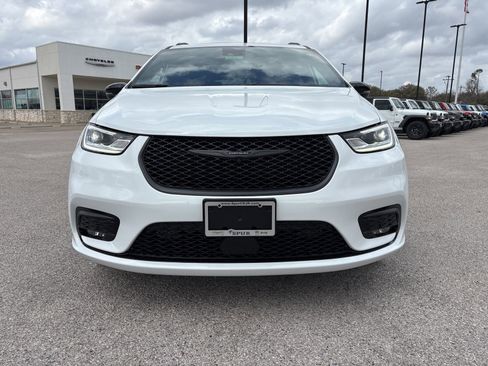 New 2026 Chrysler Pacifica Limited w/ S Appearance Package image 9