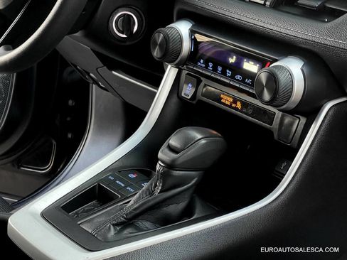 Used 2022 Toyota RAV4 LE image 33