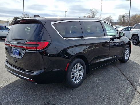New 2026 Chrysler Pacifica Select image 6