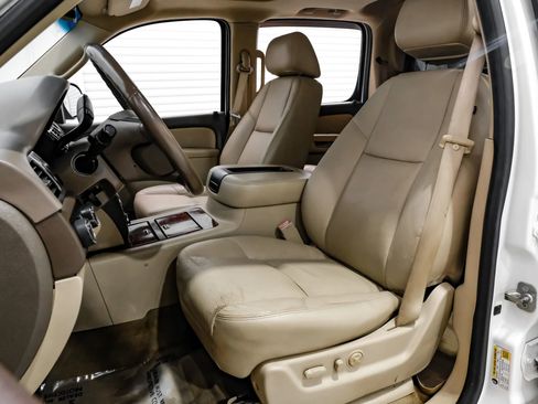 Used 2012 Chevrolet Avalanche LTZ image 41