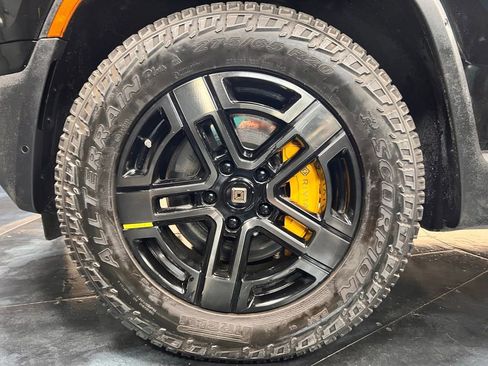 Used 2022 Rivian R1T Adventure image 18