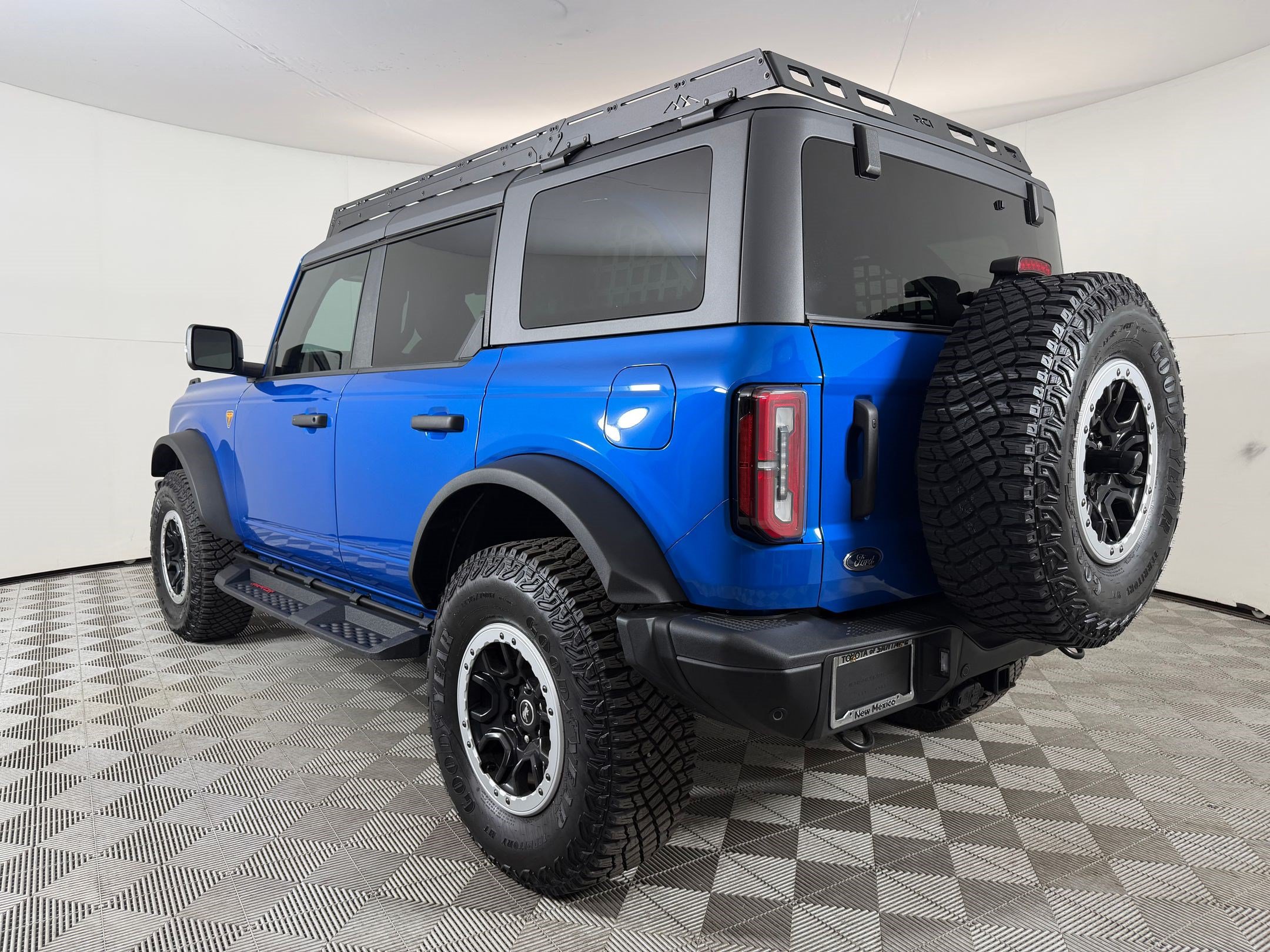 Used 2024 Ford Bronco Badlands AWD/4WD image 3