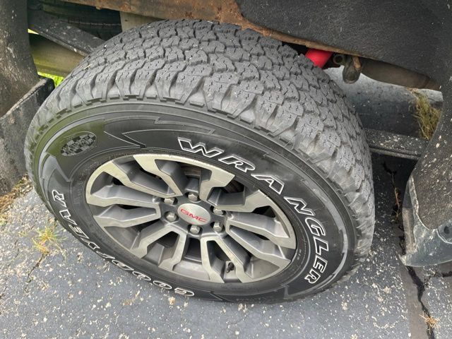 Used 2021 GMC Sierra 1500 AT4 w/ AT4 Premium Package AWD/4WD image 8