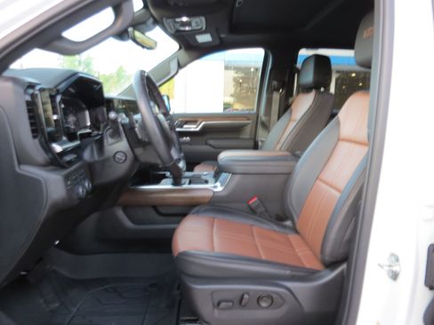 Used 2025 Chevrolet Silverado 1500 High Country image 19