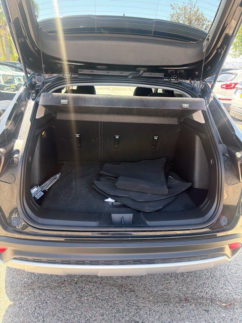 Used 2026 Chevrolet Trax LT FWD image 12