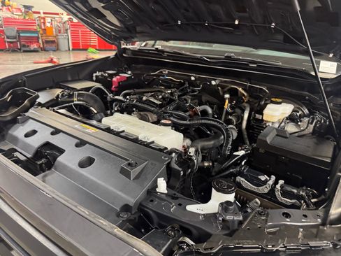 Certified 2025 Toyota Tacoma SR5 AWD/4WD image 22