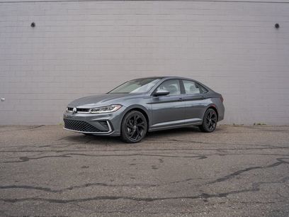 Used 2025 Volkswagen Jetta SE w/ Sunroof Package
