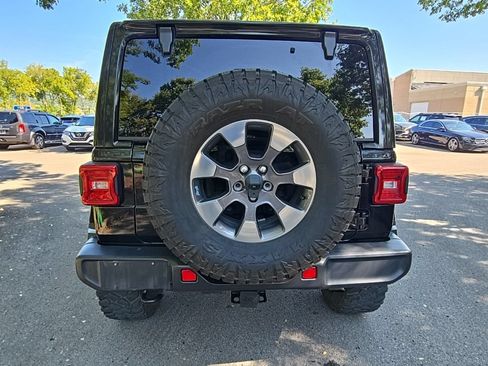 Used 2018 Jeep Wrangler Unlimited Sahara AWD/4WD image 7
