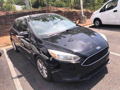 Used 2017 Ford Focus SE FWD image 3