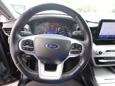 Used 2022 Ford Explorer XLT image 17