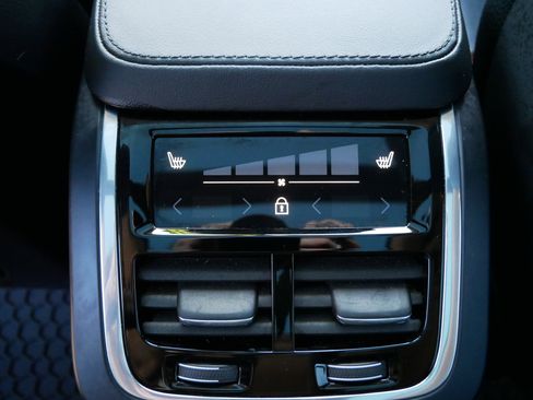 Used 2023 Volvo XC90 B5 Plus image 12