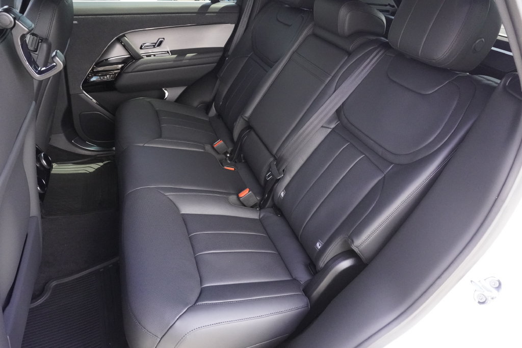 New 2026 Land Rover Range Rover Sport SE AWD/4WD image 30