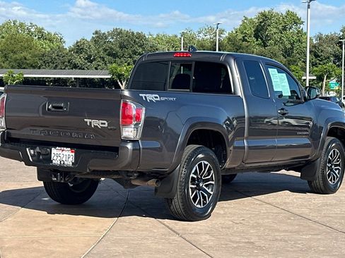 Used 2022 Toyota Tacoma TRD Sport w/ TRD Premium Sport Package RWD image 4