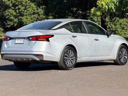 Used 2025 Nissan Altima 2.5 SV