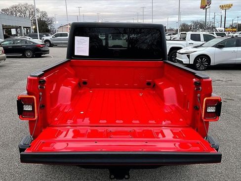 Used 2024 Jeep Gladiator Sport image 29