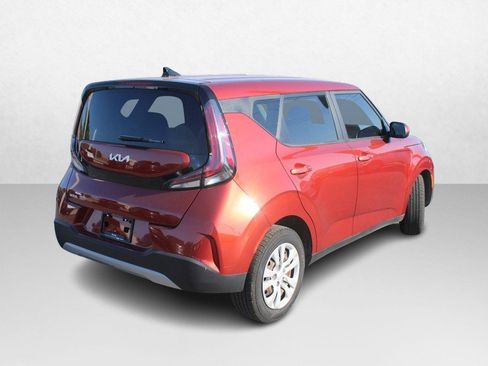 Used 2023 Kia Soul LX image 3