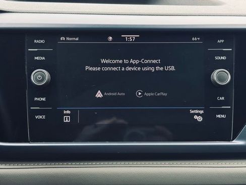 Used 2024 Volkswagen Taos SE w/ Panoramic Sunroof Package image 35