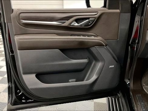 Used 2023 GMC Yukon XL Denali w/ Denali Reserve Package AWD/4WD image 21