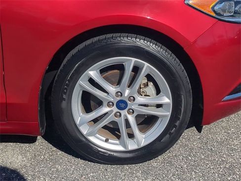 Used 2018 Ford Fusion SE w/ Fusion SE Technology Package image 12