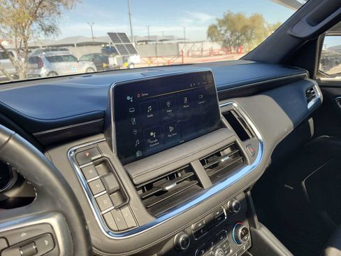 Used 2024 Chevrolet Suburban Z71 w/ Luxury Package image 20