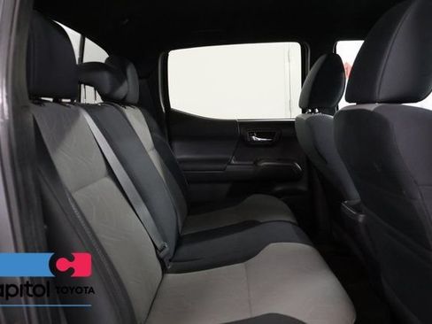 Certified 2022 Toyota Tacoma TRD Off-Road AWD/4WD image 28