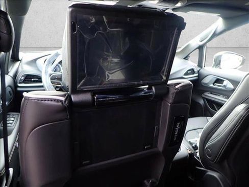 New 2026 Chrysler Pacifica Limited w/ Uconnect Theater Family Group AWD/4WD image 11