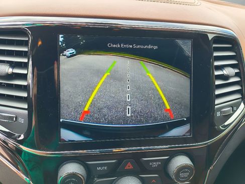 Used 2021 Jeep Grand Cherokee Overland w/ Trailer Tow Group IV image 20