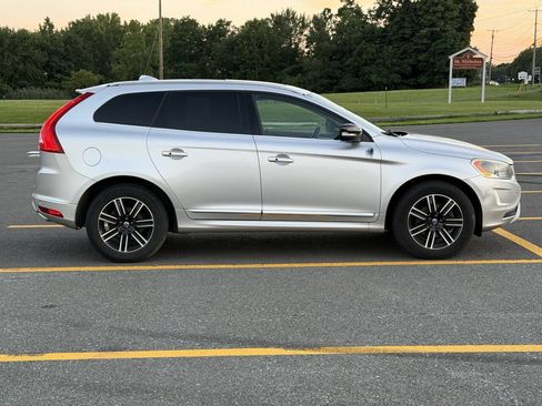 Used 2017 Volvo XC60 T5 Dynamic w/ Preferred Option Package AWD/4WD image 4
