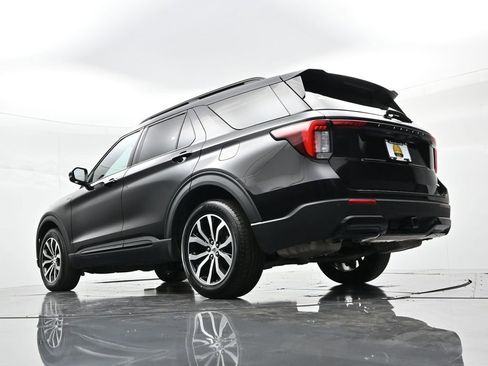 Used 2025 Ford Explorer ST-Line AWD/4WD image 25