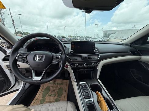 Used 2021 Honda Accord Touring image 12