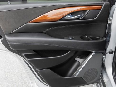 Used 2015 Cadillac Escalade Luxury image 16