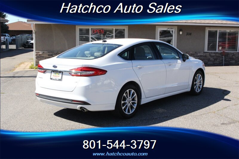 Used 2017 Ford Fusion SE FWD image 5