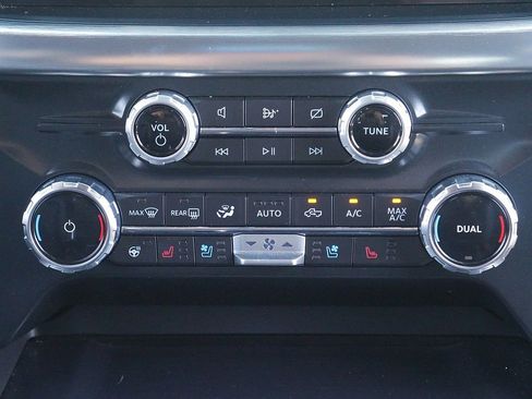 Used 2022 Ford F150 Lariat w/ Equipment Group 502A High image 24