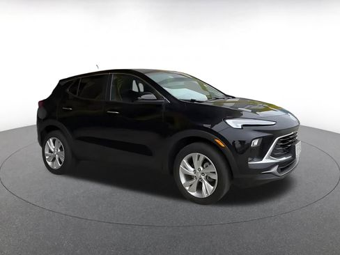 Used 2025 Buick Encore GX Preferred AWD/4WD image 2