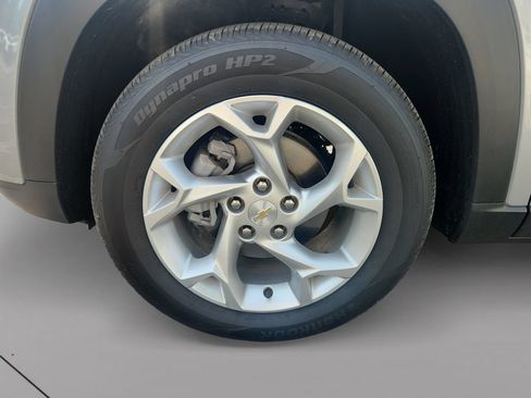 Used 2025 Chevrolet Trax LS w/ LS Convenience Package FWD image 9