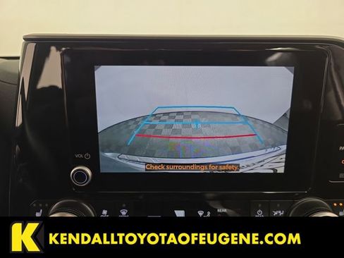 Used 2025 Toyota Highlander XLE image 14