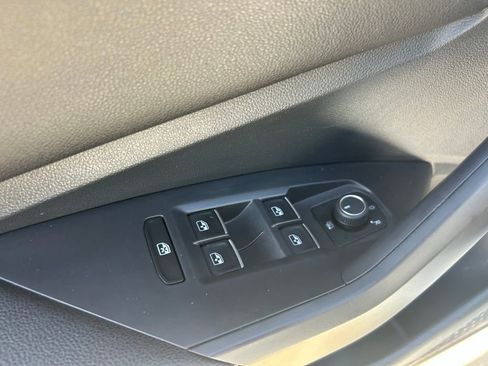 Used 2023 Volkswagen Jetta SE FWD image 49