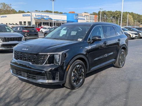 Used 2024 Kia Sorento S image 7